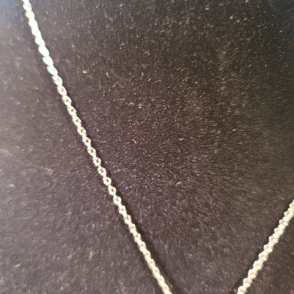 0510. Silver Interwoven ~Triquetra Pendant w/ Radiant Detailing and 18" Chain - Picture 5 of 7